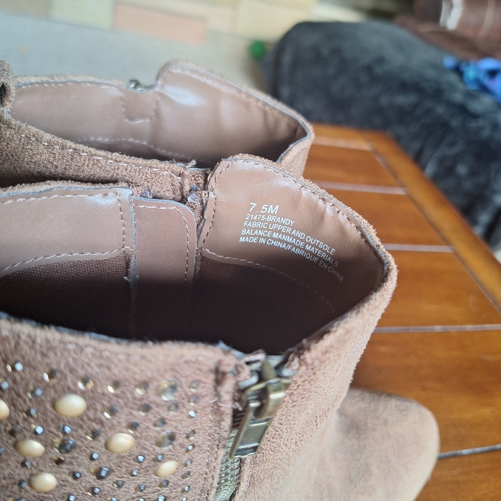 Maurices Brandy Gold Studded Stacked Heel Bootie 7.5M - Picture 9 of 11